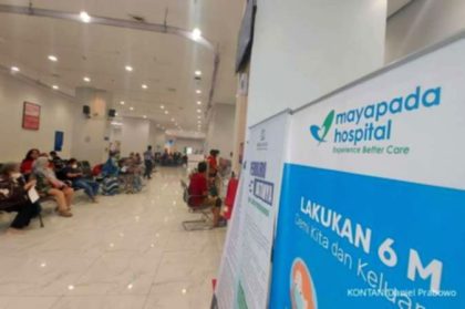Gedung rumah sakit Mayapada dengan logo perusahaan yang terlihat jelas di bagian depan