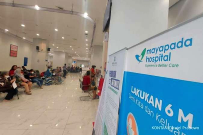 Gedung rumah sakit Mayapada dengan logo perusahaan yang terlihat jelas di bagian depan