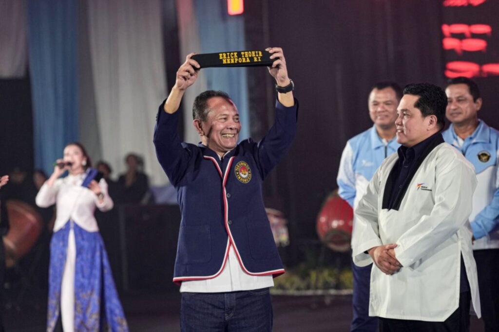 Atlet taekwondo bertanding di arena 8th Asian Taekwondo Indonesia Open 2026 di Tennis Indoor Senayan, Jakarta.