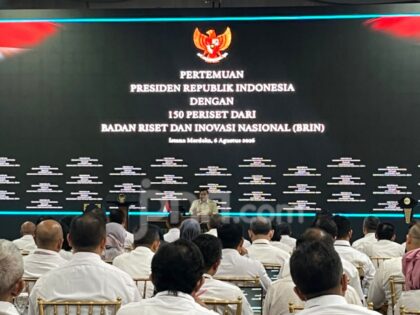 Presiden Prabowo Subianto berbicara dalam pertemuan dengan periset BRIN di Istana Negara, Jakarta.