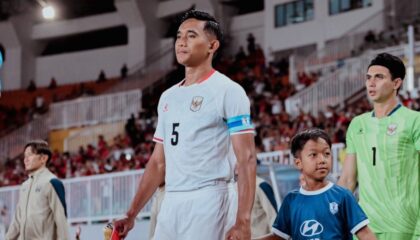 Kapten Timnas Indonesia Rizky Ridho saat memberikan keterangan kepada media