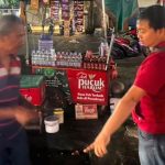 Sepeda motor milik pedagang kopi keliling yang tertinggal di lokasi kejadian perkara penipuan di Kelapa Gading.
