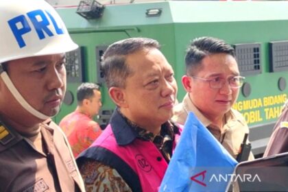 Pakar TPPU Yenti Garnasih memberikan keterangan terkait kasus Febrie Adriansyah