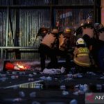 Kondisi area sekitar gedung DPR/MPR RI pasca aksi demonstrasi yang berujung kericuhan pada Kamis malam.