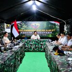 Presiden Prabowo Subianto memberikan arahan terkait penyaluran bantuan gempa bumi di wilayah Flores, NTT.