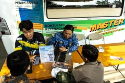 Menteri Koordinator Bidang Perekonomian Airlangga Hartarto saat memberikan keterangan pers terkait kebijakan ekonomi nasional.