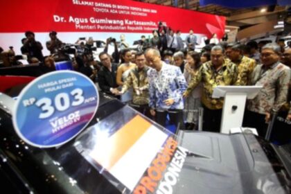 Menteri Keuangan Purbaya Yudhi Sadewa saat menghadiri pameran otomotif GIIAS di BSD City, Tangerang.