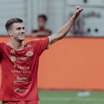 Alexander Jeremejeff merayakan gol saat pertandingan Persija Jakarta melawan Brisbane Roar di Jakarta International Stadium