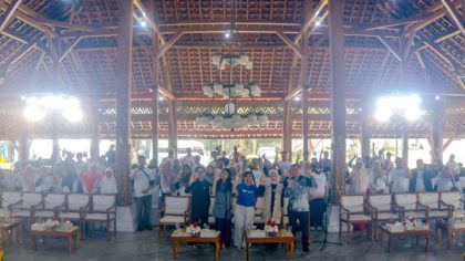 Menteri Ketenagakerjaan Yassierli meluncurkan program PEKA BPJS Ketenagakerjaan di Bandung.