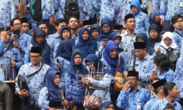 Ketua FOKAPPKRI Renny menyampaikan aspirasi terkait ketidakpastian status kepegawaian PPPK non-guru.