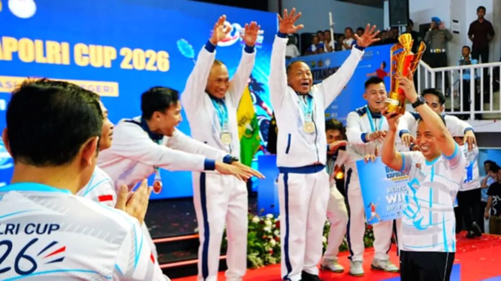Kapolri secara resmi menutup turnamen bulu tangkis Kapolri Cup 2026 di GOR Universitas Negeri Jakarta.