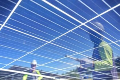 Penandatanganan kerja sama pembangunan PLTS antara PT Lautan Luas Tbk dan Greenvolt Power Indonesia