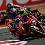 Marc Marquez saat menunggangi motor Ducati dalam sesi latihan MotoGP Inggris di Sirkuit Silverstone.