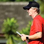 Pelatih PSS Sleman Pieter Huistra saat memimpin sesi latihan tim di Sleman.