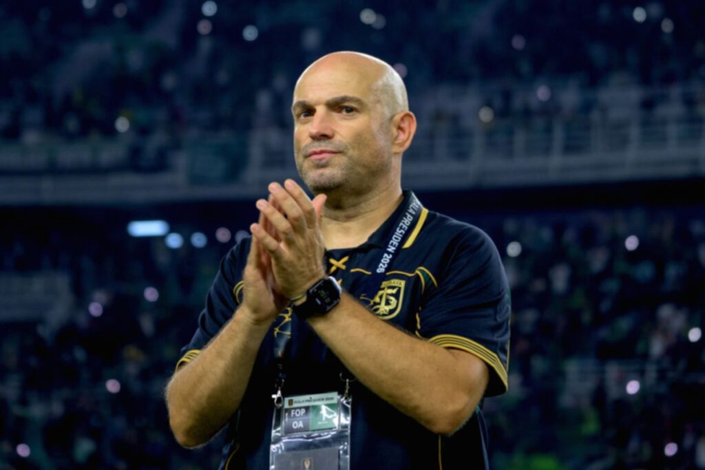 Pemain Persebaya Surabaya merayakan kemenangan juara Piala Presiden 2026 di Stadion Kapten I Wayan Dipta