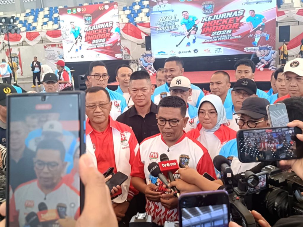 Atlet hockey indoor bertanding dalam Kejurnas 2026 di GOR Nambo Jaya Sport Centre, Tangerang.