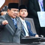 Presiden Prabowo Subianto berbicara dalam perayaan HUT ke-25 Partai Demokrat di Indonesia Arena, Jakarta.