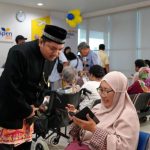 Jajaran direksi TASPEN mengunjungi kediaman pensiunan dalam rangka peringatan Hari Pelanggan Nasional 2026.