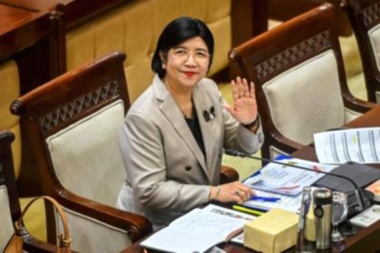 Destry Damayanti saat menjalani prosesi pelantikan sebagai Gubernur Bank Indonesia di Mahkamah Agung.