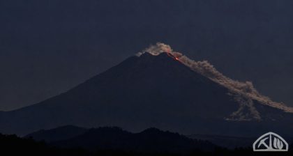 Status siaga, Gunung Merapi luncurkan awan panas ke arah Kali Boyong
