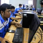 Wakil Menteri Perindustrian Faisol Riza saat berdialog dengan pelaku industri terkait pembahasan RUU Ketenagakerjaan