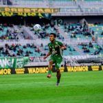 Toni Firmansyah saat bertanding untuk Persebaya Surabaya di Stadion Gelora Bung Tomo