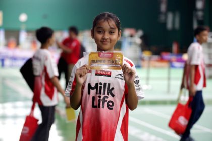 Para atlet muda berfoto bersama usai dinyatakan lolos seleksi Audisi Umum PB Djarum 2026 di Kudus.
