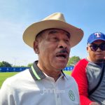Pemain Persib Bandung berlatih di lapangan hijau untuk persiapan pertandingan melawan PSM Makassar