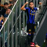 Para pemain Inter Milan bersiap menghadapi Real Madrid di Stadion Santiago Bernabeu dalam laga Liga Champions.