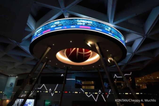Grafik pergerakan Indeks Harga Saham Gabungan di layar monitor perdagangan saham