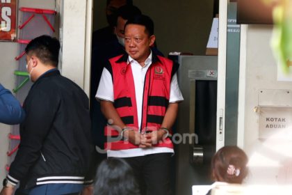 Febri Diansyah memberikan keterangan pers terkait bantahan aliran dana kepada Febrie Adriansyah