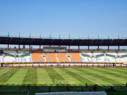 Stadion Si Jalak Harupat yang sedang menjalani persiapan akhir untuk turnamen FIFA ASEAN Cup 2026.