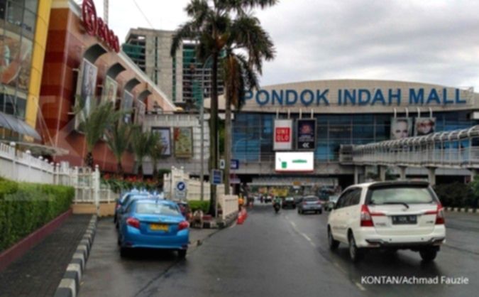 Suasana area pusat perbelanjaan Pondok Indah Mall yang dikelola oleh PT Metropolitan Kentjana Tbk.