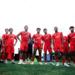 Pemain Timnas Indonesia U-20 sedang menjalani sesi latihan di lapangan sepak bola.