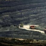 Grafik pergerakan harga saham PT Bumi Resources Tbk di layar monitor bursa efek