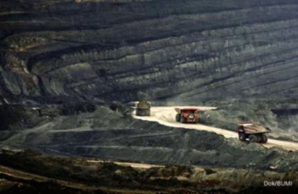 Grafik pergerakan harga saham PT Bumi Resources Tbk di layar monitor bursa efek