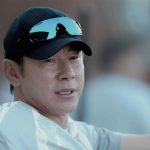 Shin Tae-yong dan Erick Thohir berbincang dalam acara kick-off BRI Super League 2026/27 di Jakarta