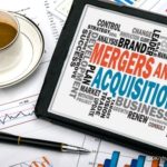 Logo Summit Oto Finance dan Oto Multiartha yang akan melakukan merger strategis.