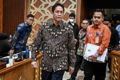 Menteri Keuangan Purbaya Yudhi Sadewa saat memberikan keterangan pers terkait evaluasi satu tahun masa jabatannya.