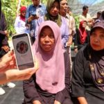 Luhut Binsar Pandjaitan memberikan keterangan terkait rencana uji coba transfer tunai bansos mulai tahun 2027.
