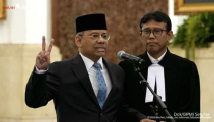 Prabowo Subianto saat melantik Suahasil Nazara sebagai Menteri Keuangan di Jakarta