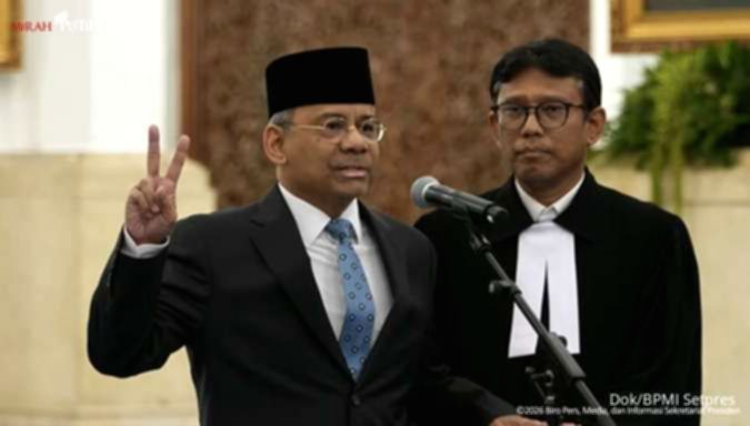 Prabowo Subianto saat melantik Suahasil Nazara sebagai Menteri Keuangan di Jakarta