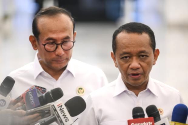 Menteri ESDM Bahlil Lahadalia memberikan keterangan pers terkait isu RKAB Bayan Resources di Tangerang.