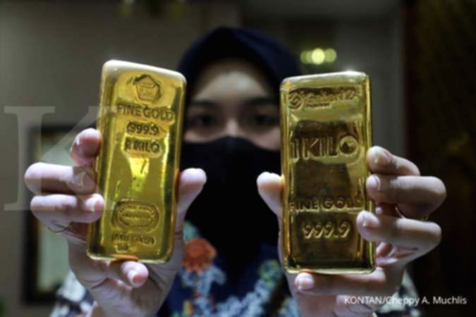 Kepingan emas batangan produksi PT Aneka Tambang Tbk atau Antam