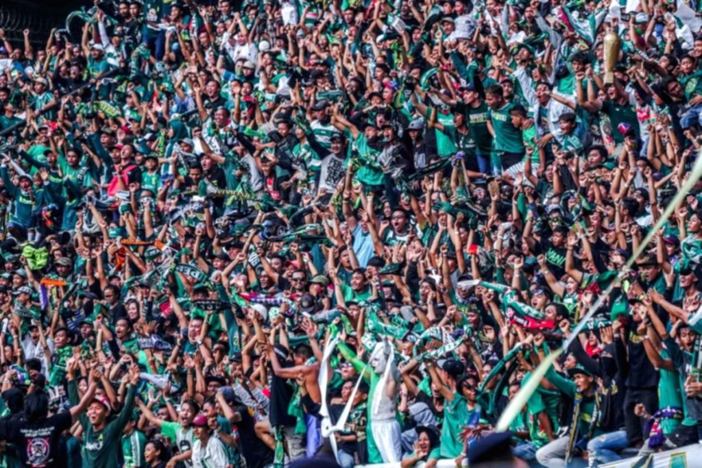 Pelatih Persebaya Surabaya, Bernardo Tavares, saat memberikan keterangan kepada media.