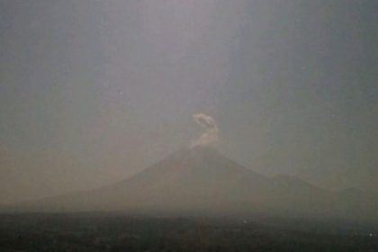 Gunung Semeru erupsi enam kali pada Jumat malam, kolom letusan tertinggi capai 800 meter