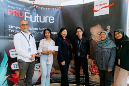 Ilustrasi grafik keuangan dan mata uang dolar AS di layar digital sebagai simbol investasi global