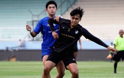 Pemain Isenmulang Kalteng FC menjalani latihan intensif menjelang laga pembuka Super League melawan Arema FC