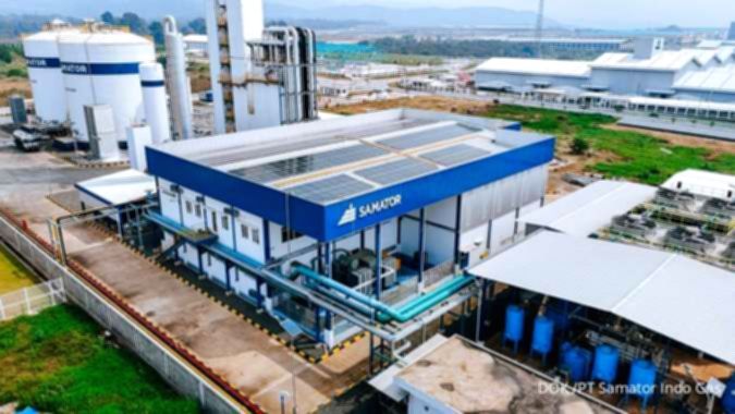 Logo PT Samator Indo Gas Tbk di gedung perkantoran