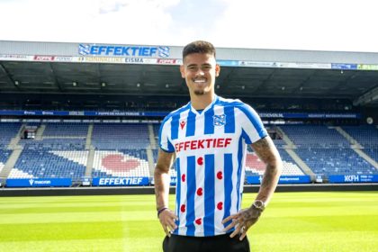 Mees Hilgers saat diperkenalkan sebagai pemain baru SC Heerenveen untuk musim 2026/27